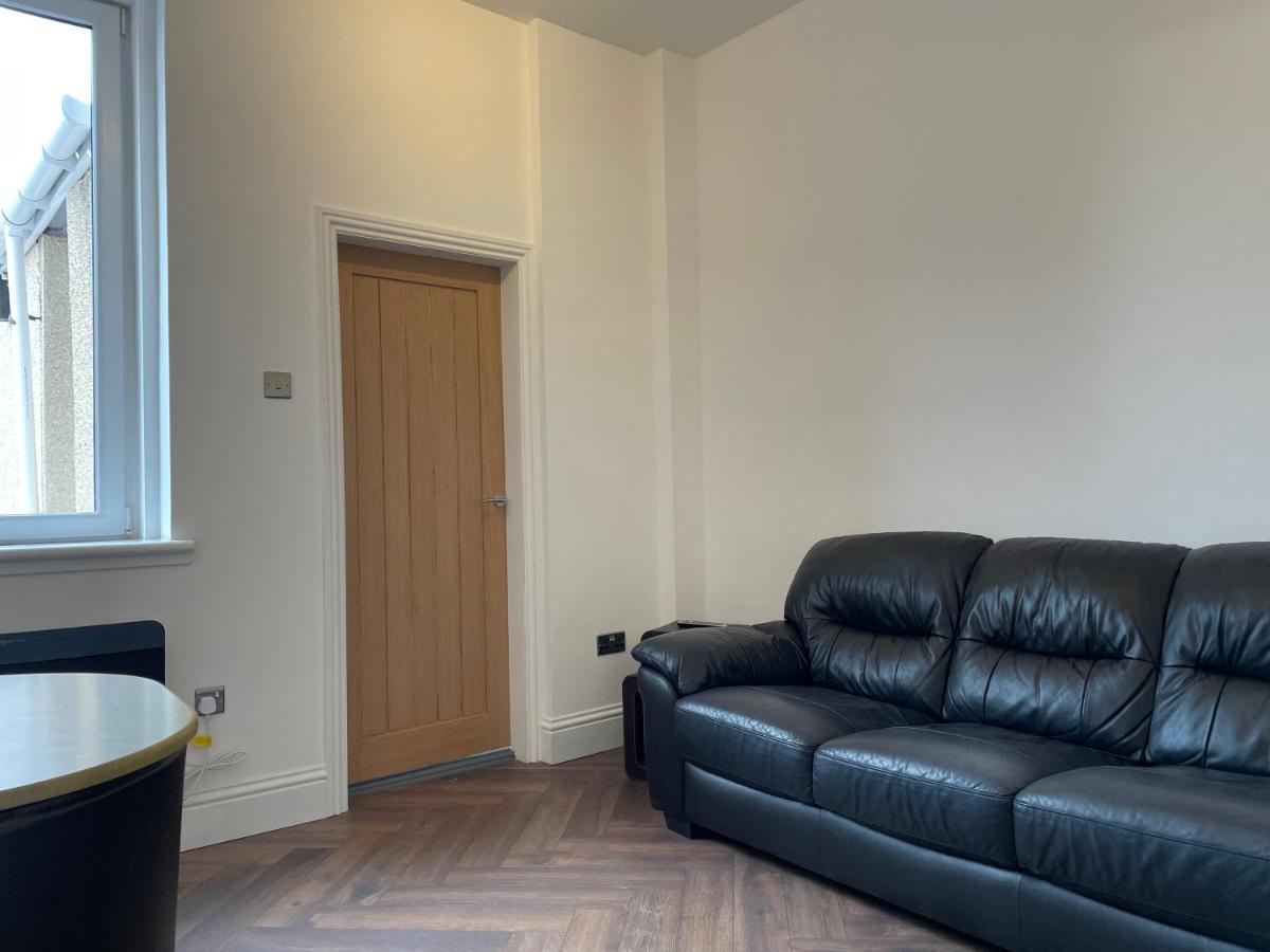 Glasgow Airport Apartments Paisley Exterior photo