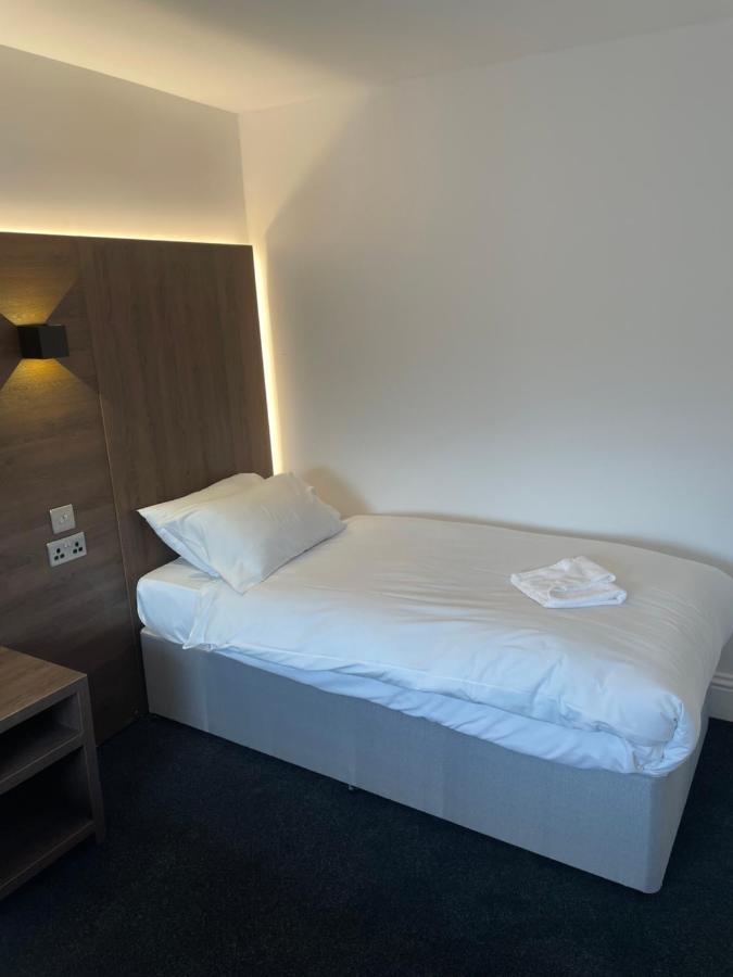 Glasgow Airport Apartments Paisley Exterior photo