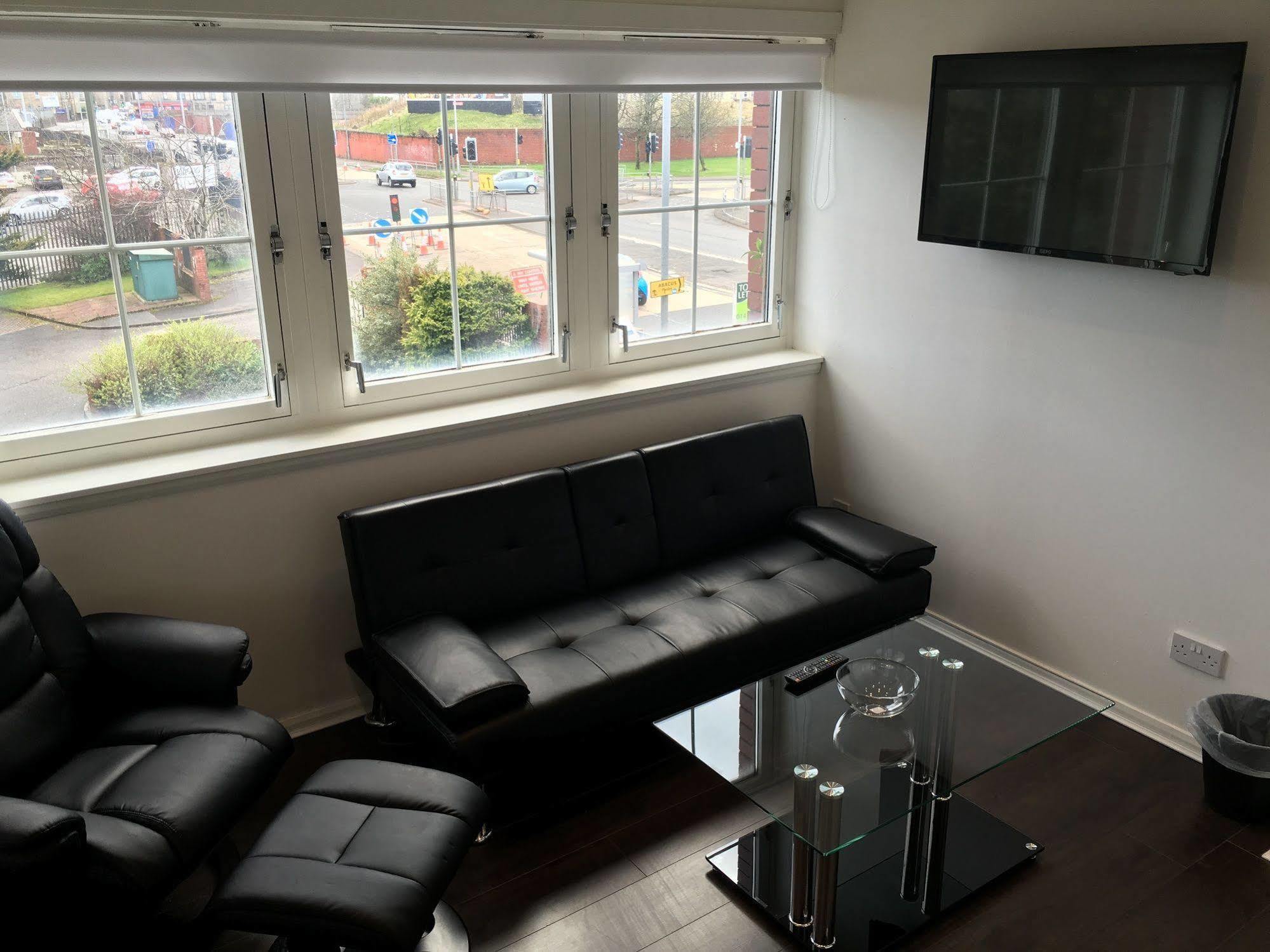 Glasgow Airport Apartments Paisley Exterior photo