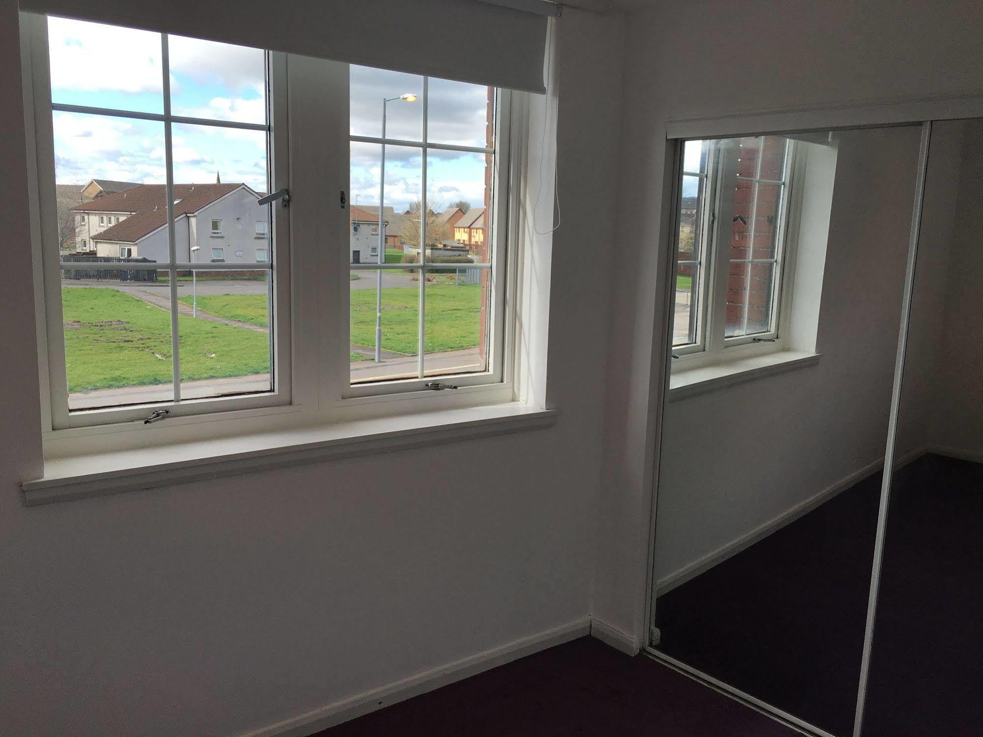 Glasgow Airport Apartments Paisley Exterior photo