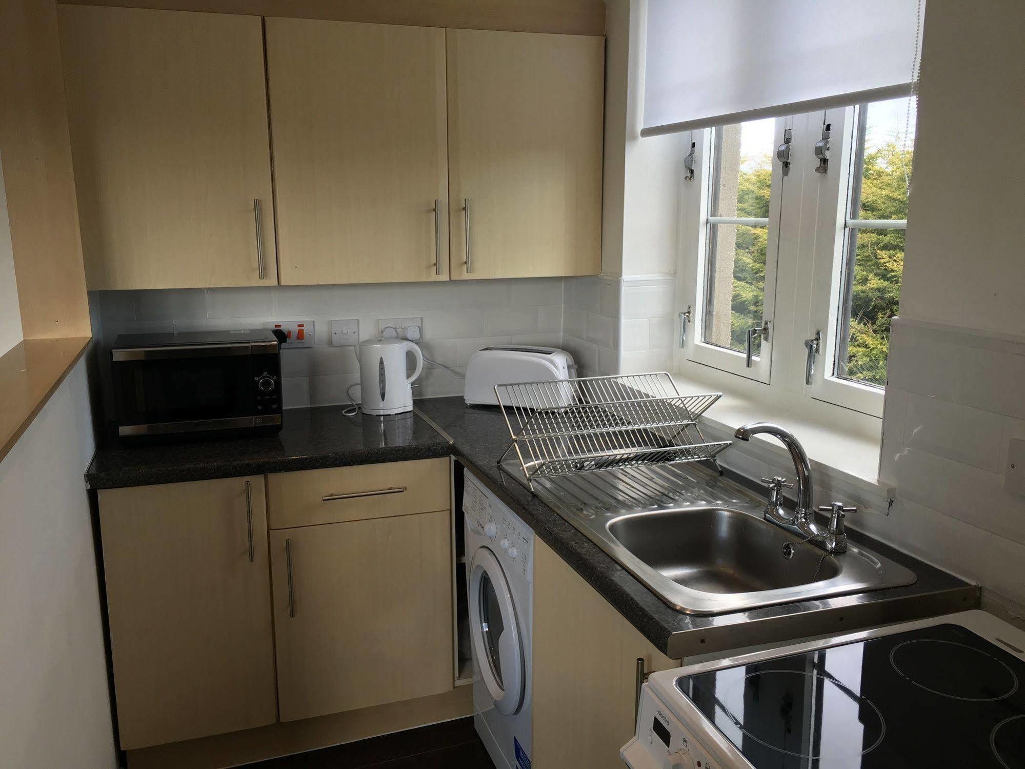 Glasgow Airport Apartments Paisley Exterior photo